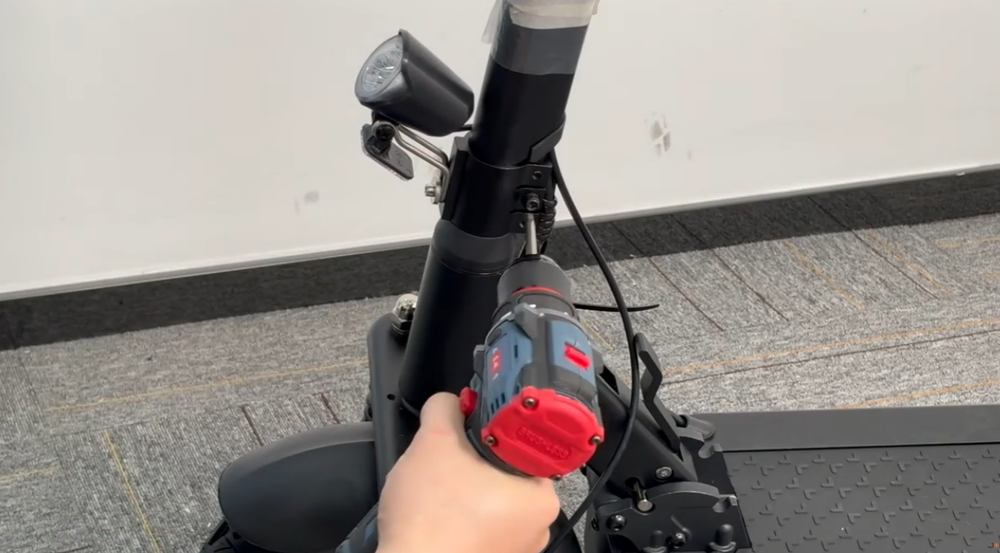 How to Fix Wobbly Handlebars on Your Electric Scooter: Troubleshooting & Repair Guide