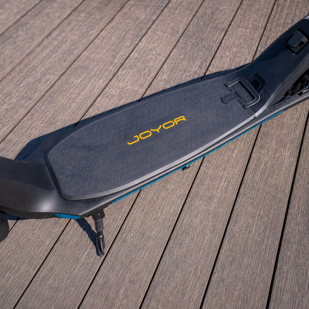 Wide Anti-Slip Deck